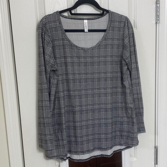 NWOT LulaRoe Lynnae Long Sleeve Top (L) - Picture 1 of 6